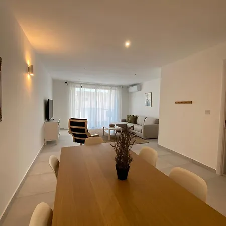 Διαμέρισμα Swieqi Malaika New 6 *